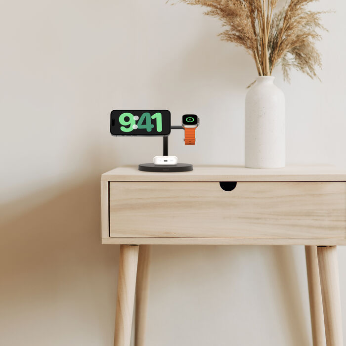 Belkin BoostCharge Pro 3-í-1 15W Qi2 Þráðlaus hleðslustandur - Svartur
