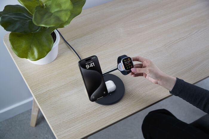 Belkin BoostCharge Pro 3-í-1 15W Qi2 Þráðlaus hleðslustandur - Svartur