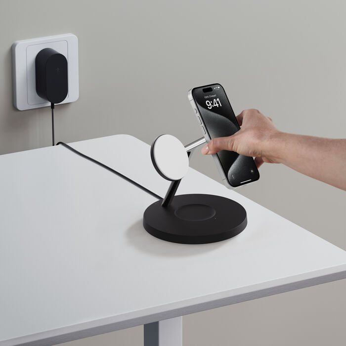 Belkin BoostCharge Pro 3-í-1 15W Qi2 Þráðlaus hleðslustandur - Svartur