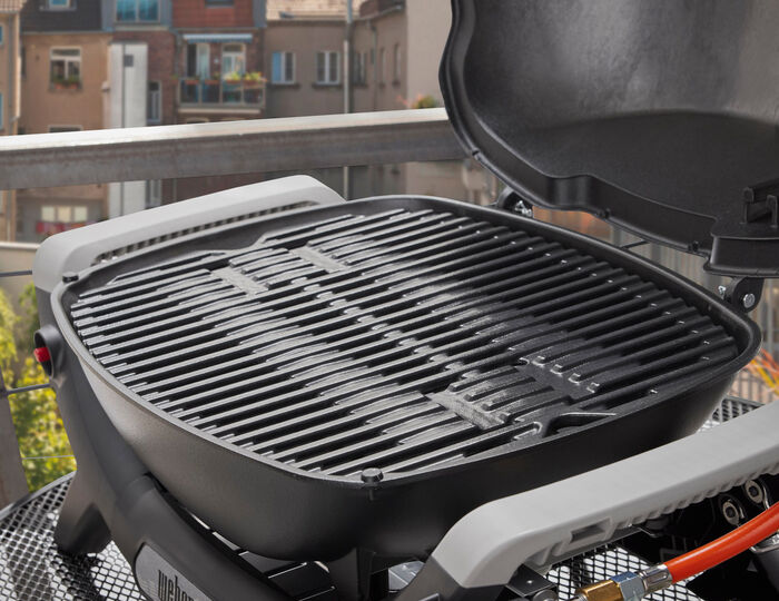 Weber Q1200N ferðagasgrill með hliðarborði - Svart
