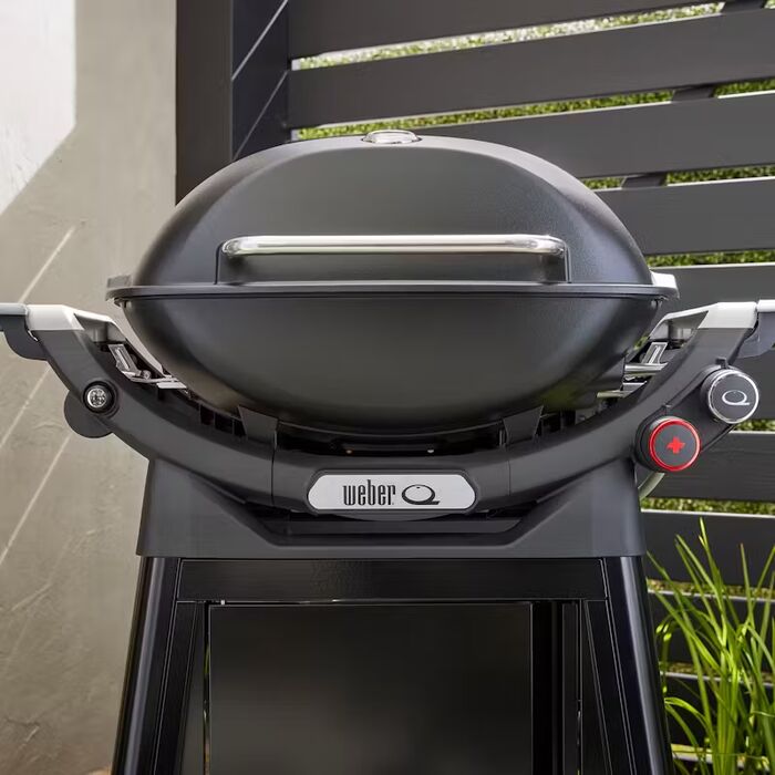 Weber Q3200N gasgrill með hliðarborði og fótum - Svart