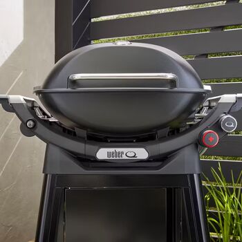 Weber Q3200N gasgrill með hliðarborði og fótum - Svart